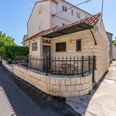 Winterfell Apartment Split Exterior photo